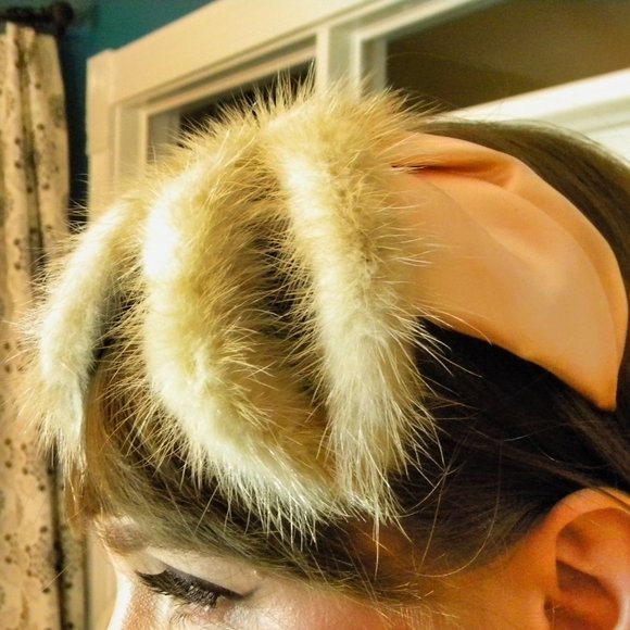 Stunning Vintage ivory pink cream fur and satin fascinator hat w/ pin ONE SIZE main image 6